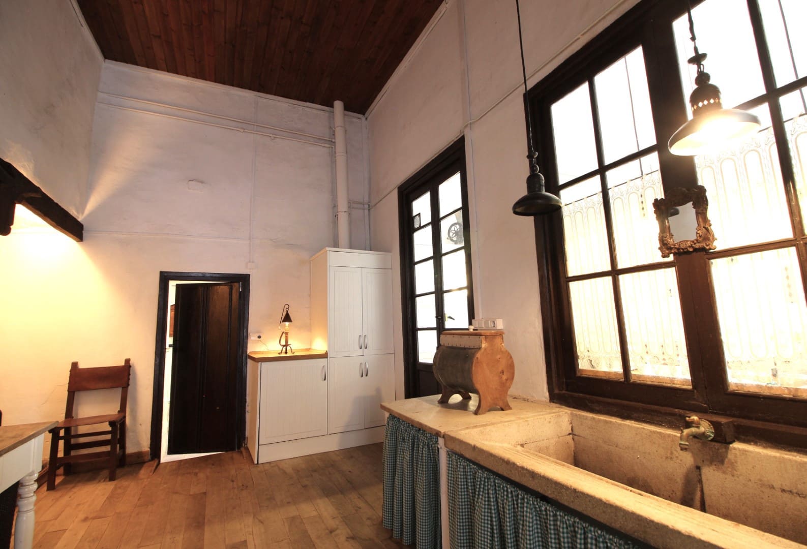 9 soveværelse Finca/Landehus til salg i Salas med garage - € 2.950.000 (Ref: 9061918)