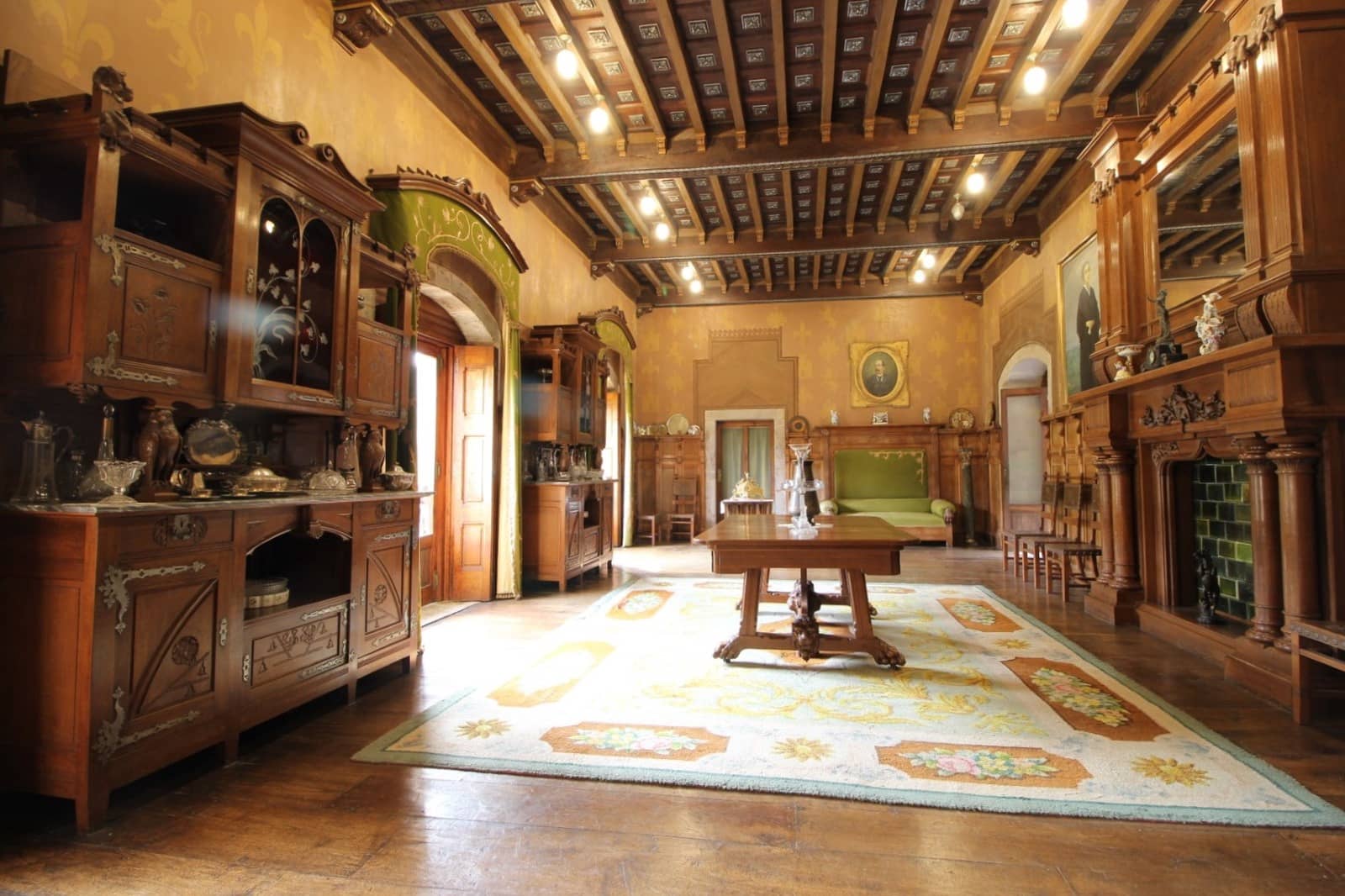 9 soveværelse Finca/Landehus til salg i Salas med garage - € 2.950.000 (Ref: 9061918)