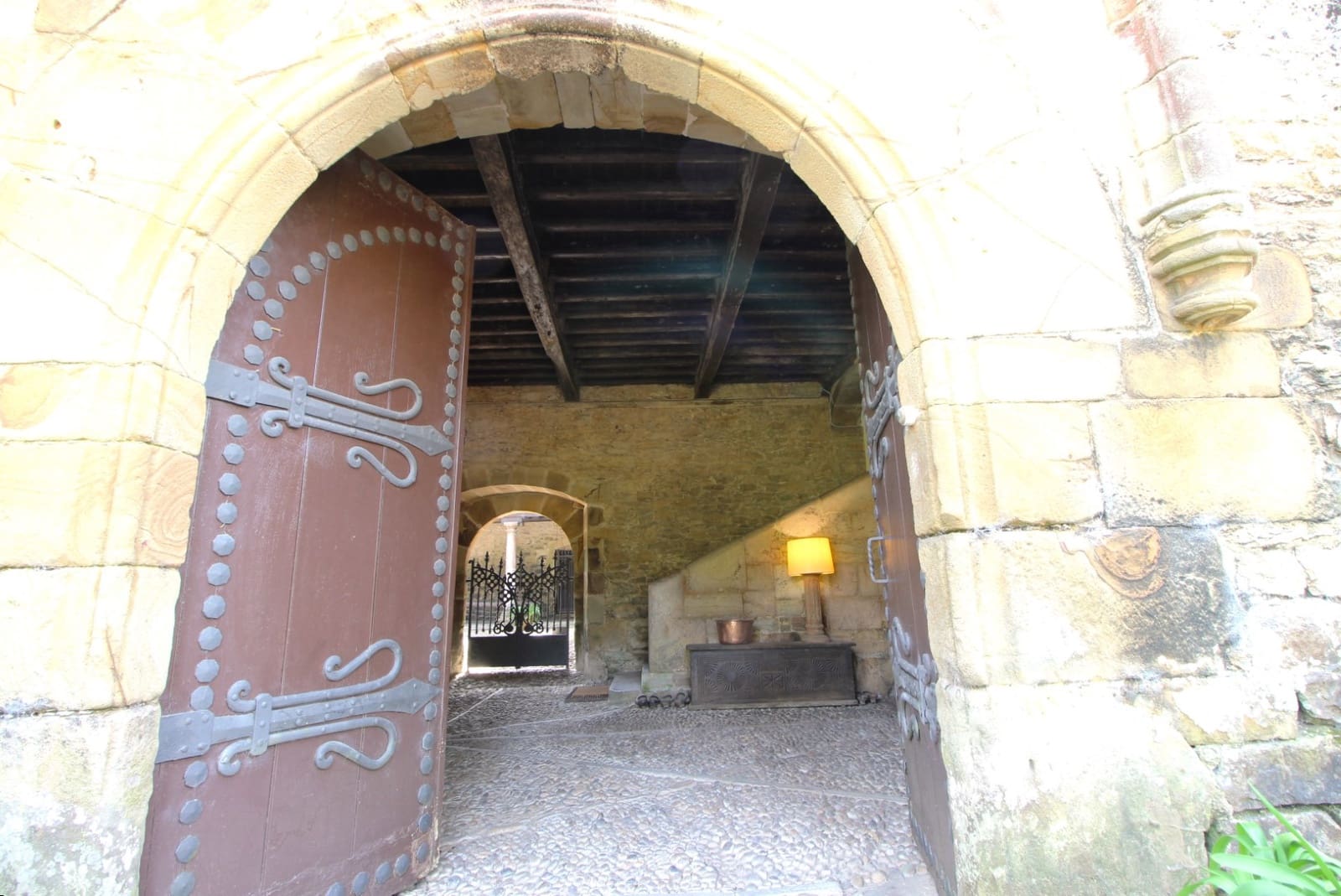 9 soveværelse Finca/Landehus til salg i Salas med garage - € 2.950.000 (Ref: 9061918)