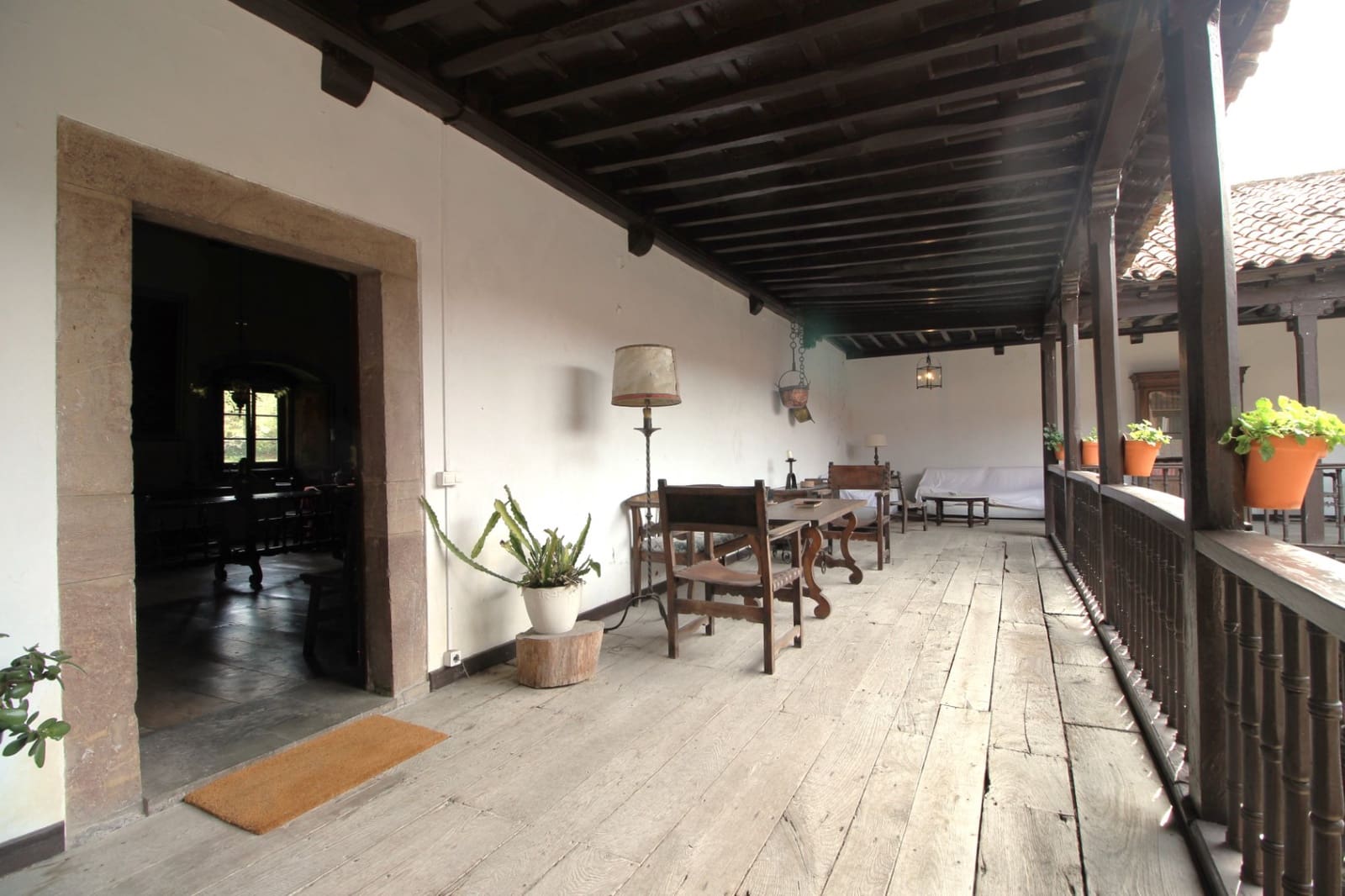 9 soveværelse Finca/Landehus til salg i Salas med garage - € 2.950.000 (Ref: 9061918)