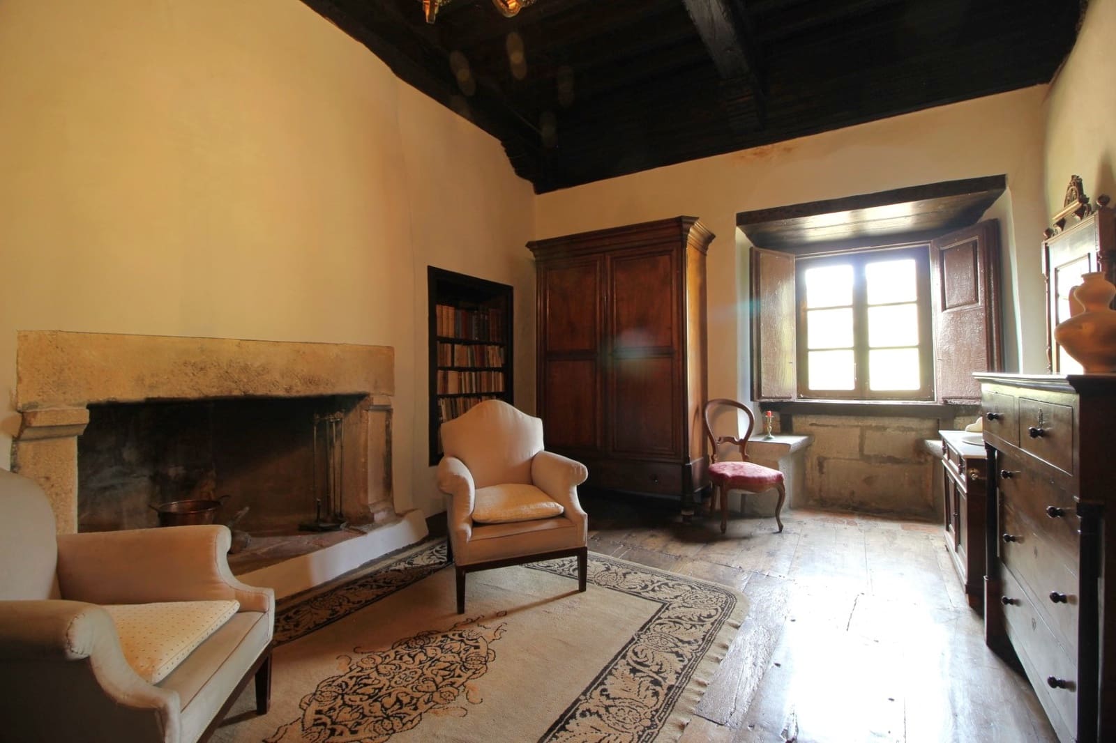 9 soveværelse Finca/Landehus til salg i Salas med garage - € 2.950.000 (Ref: 9061918)