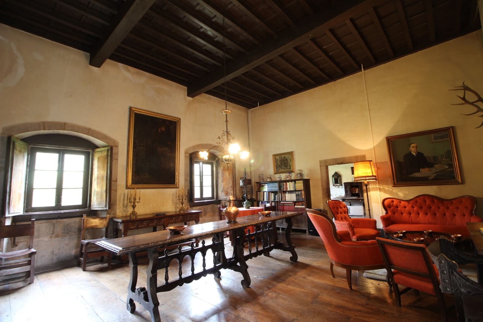 9 soveværelse Finca/Landehus til salg i Salas med garage - € 2.950.000 (Ref: 9061918)