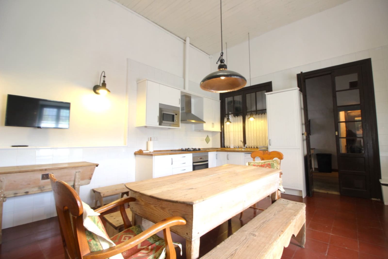 9 soveværelse Finca/Landehus til salg i Salas med garage - € 2.950.000 (Ref: 9061918)