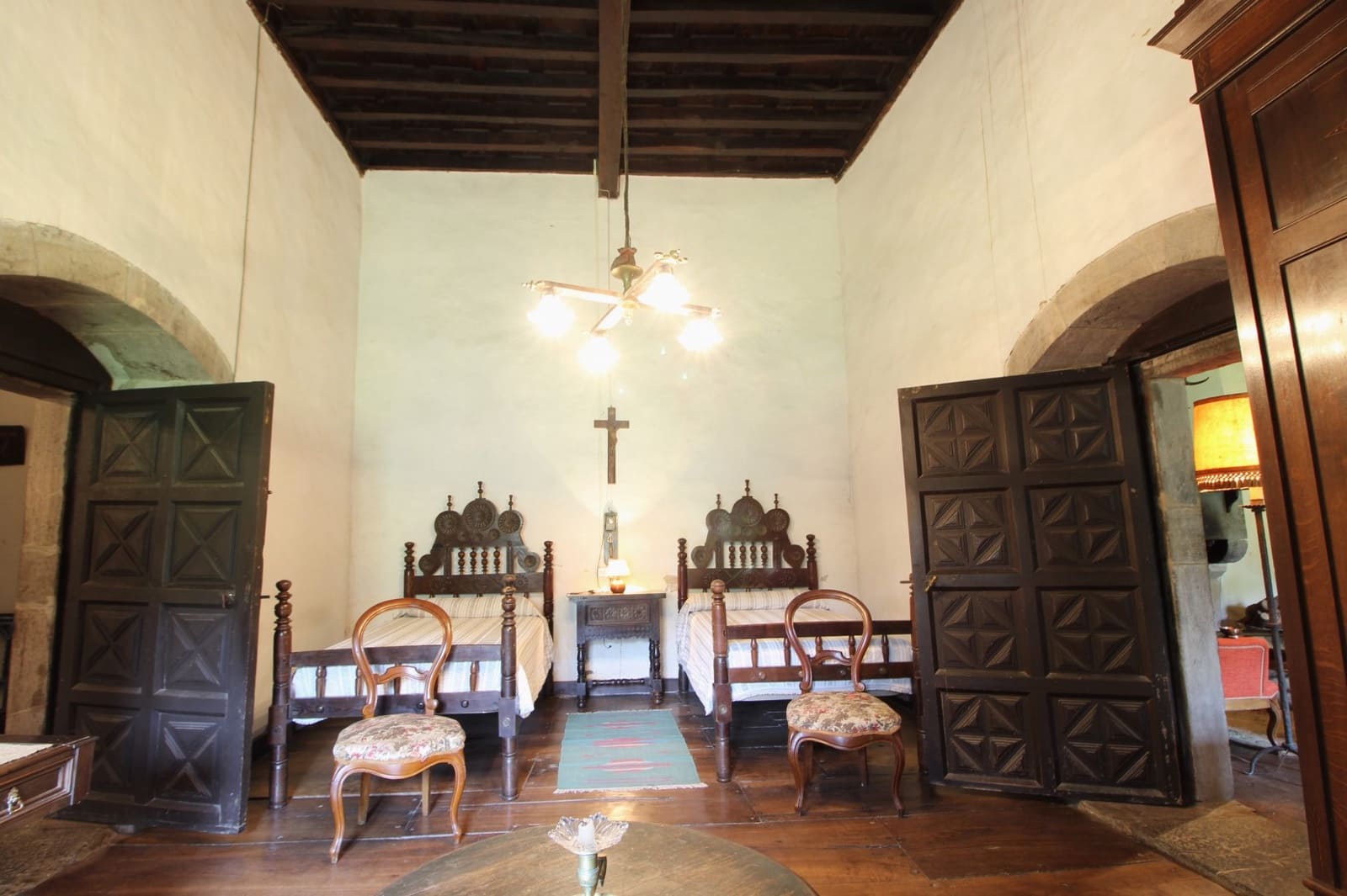 9 soveværelse Finca/Landehus til salg i Salas med garage - € 2.950.000 (Ref: 9061918)