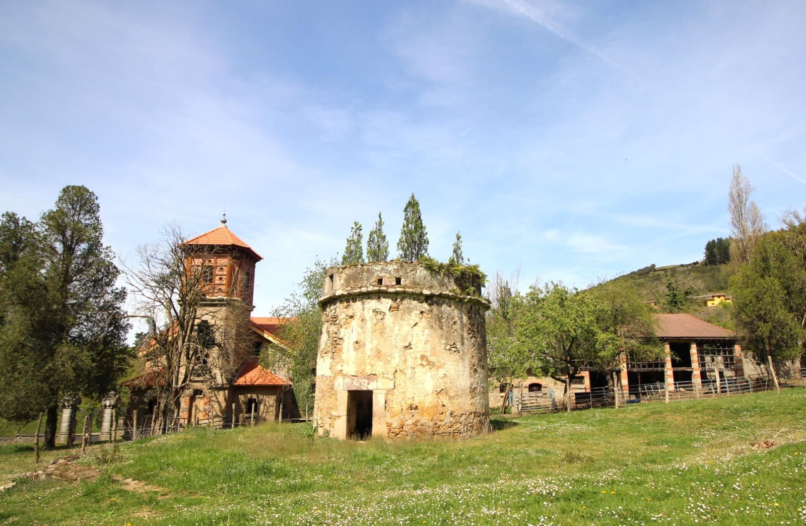 9 soveværelse Finca/Landehus til salg i Salas med garage - € 2.950.000 (Ref: 9061918)