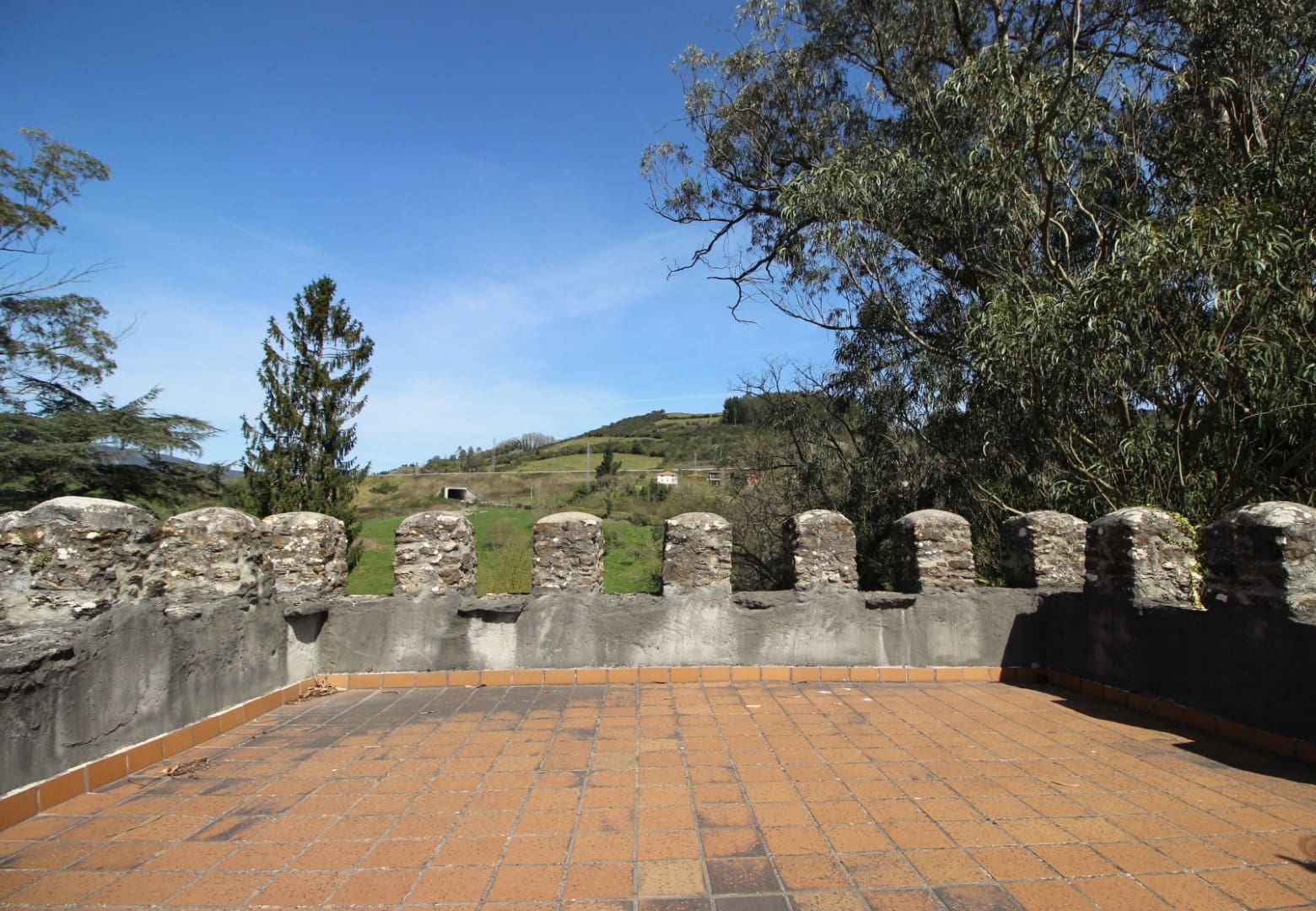 9 soveværelse Finca/Landehus til salg i Salas med garage - € 2.950.000 (Ref: 9061918)