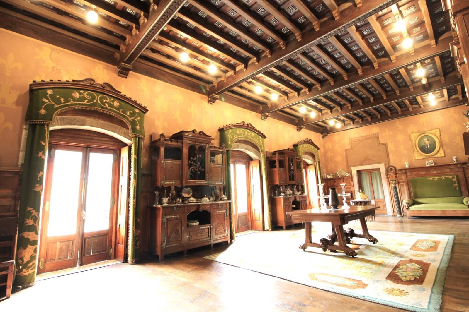 9 soveværelse Finca/Landehus til salg i Salas med garage - € 2.950.000 (Ref: 9061918)