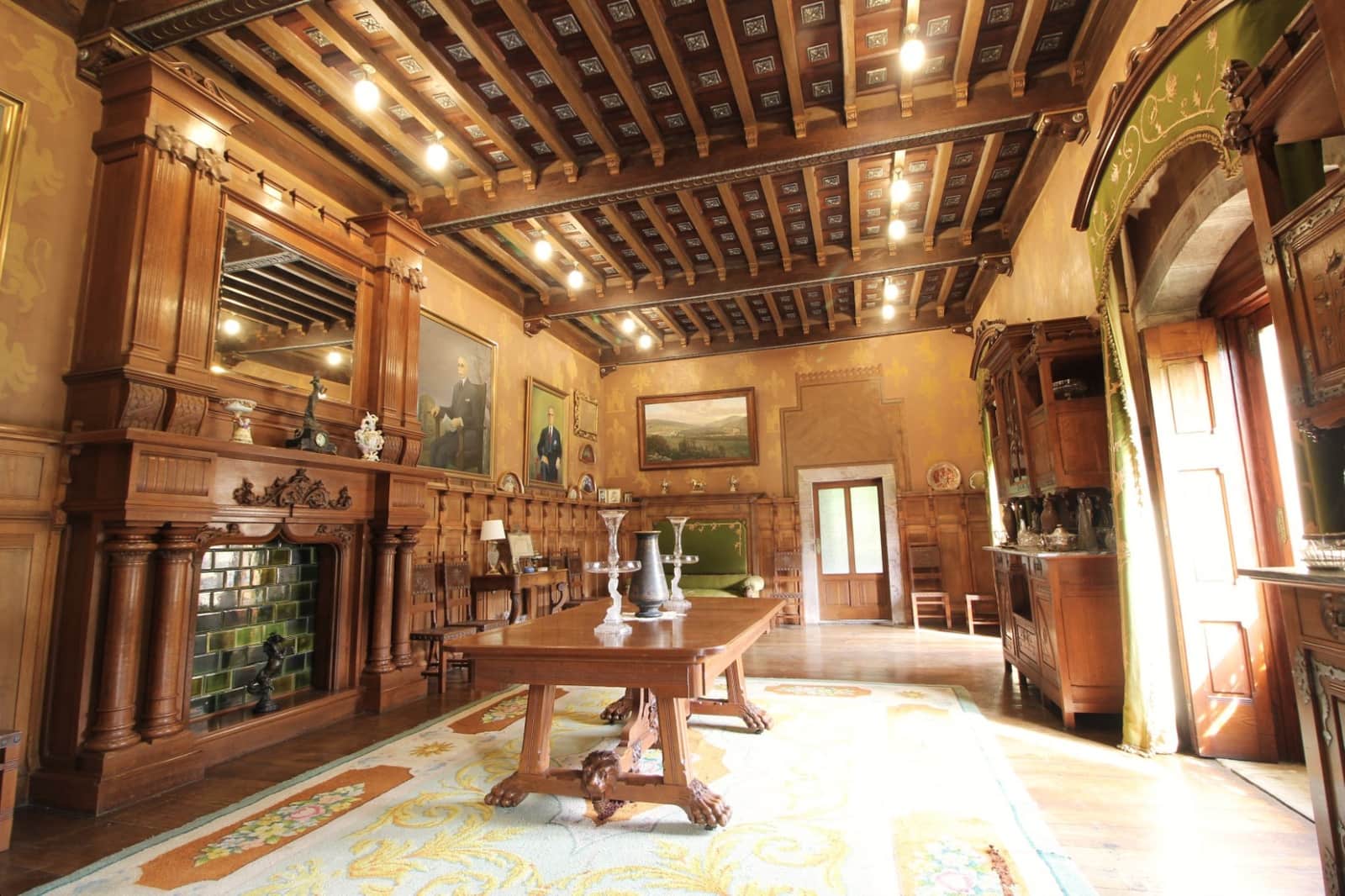 9 soveværelse Finca/Landehus til salg i Salas med garage - € 2.950.000 (Ref: 9061918)