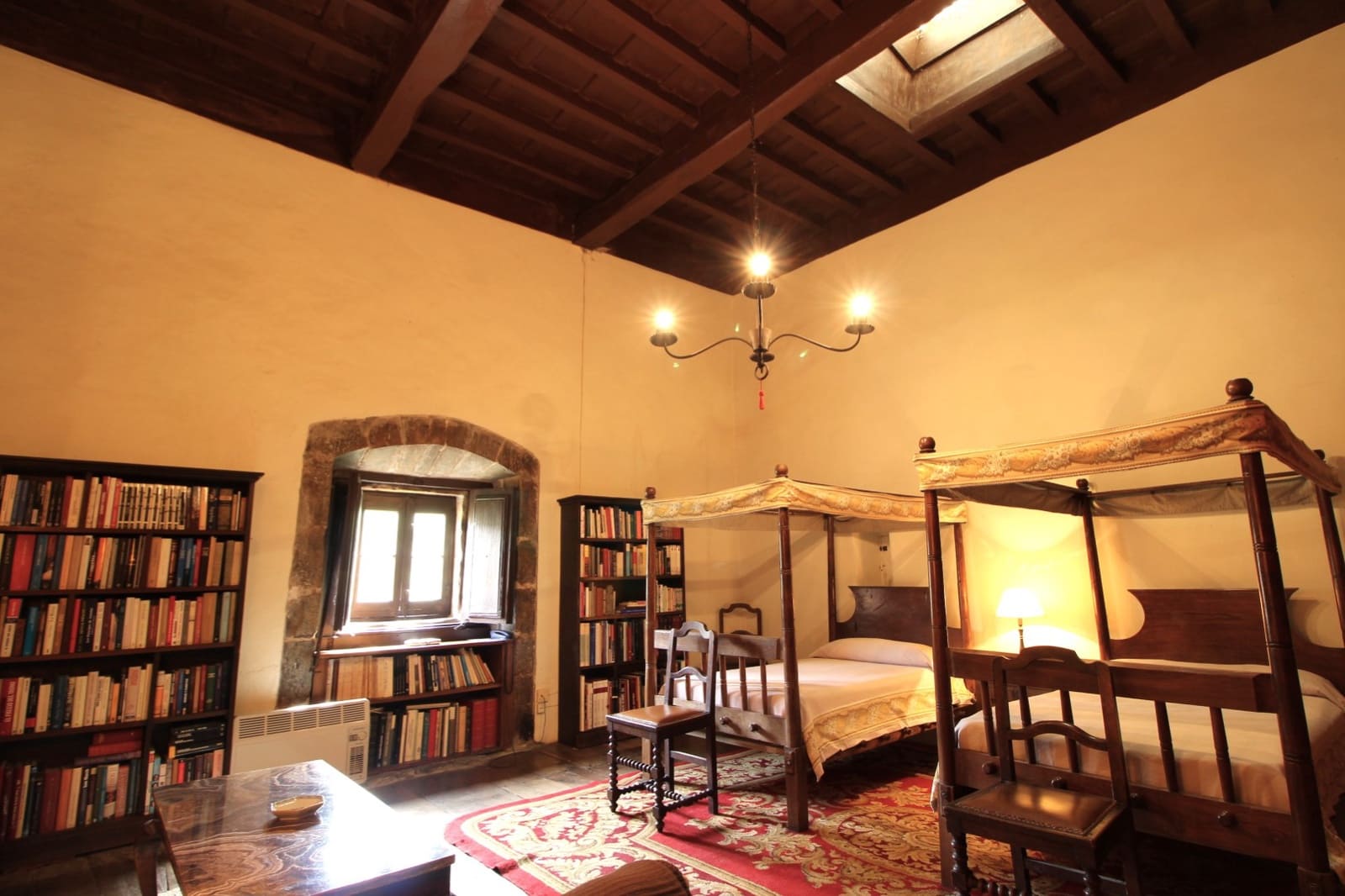 9 soveværelse Finca/Landehus til salg i Salas med garage - € 2.950.000 (Ref: 9061918)