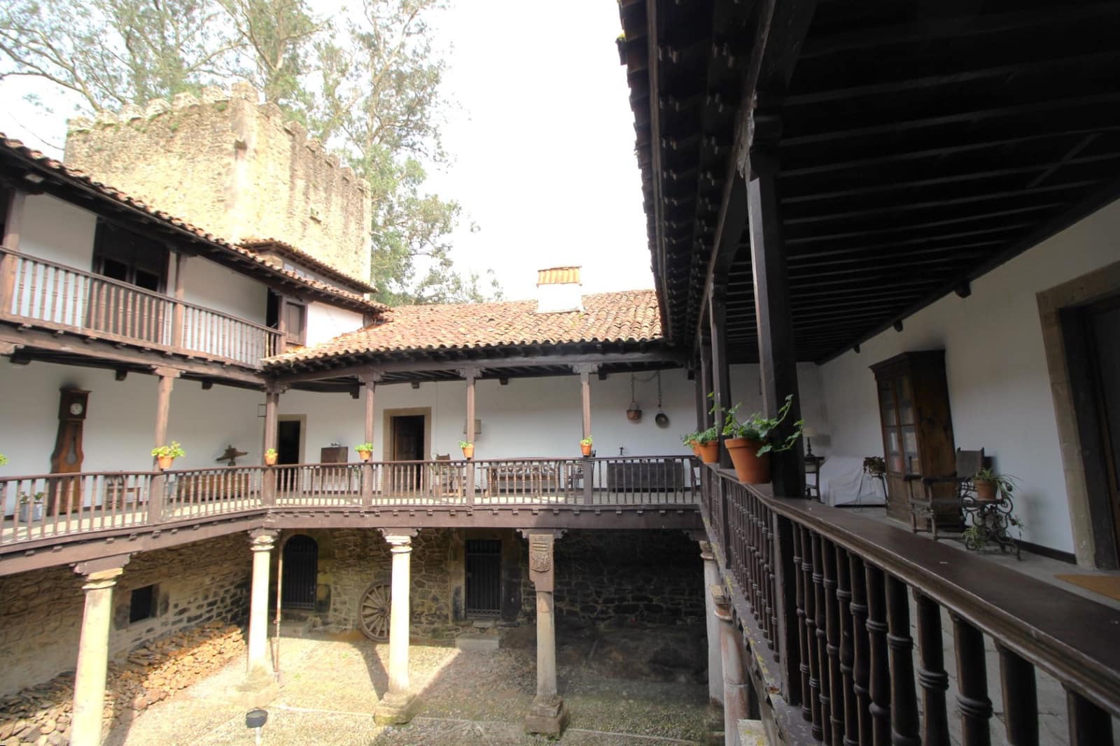 9 soveværelse Finca/Landehus til salg i Salas med garage - € 2.950.000 (Ref: 9061918)