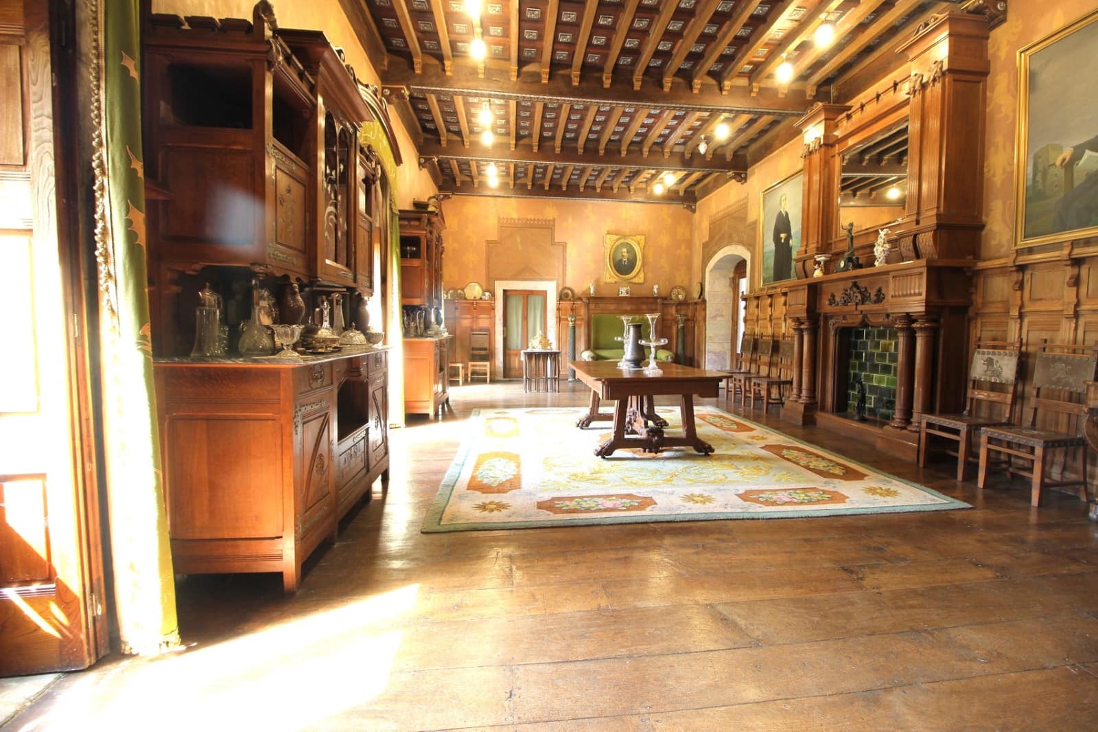 9 soveværelse Finca/Landehus til salg i Salas med garage - € 2.950.000 (Ref: 9061918)