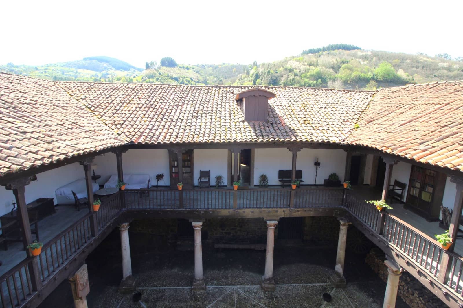 9 soveværelse Finca/Landehus til salg i Salas med garage - € 2.950.000 (Ref: 9061918)