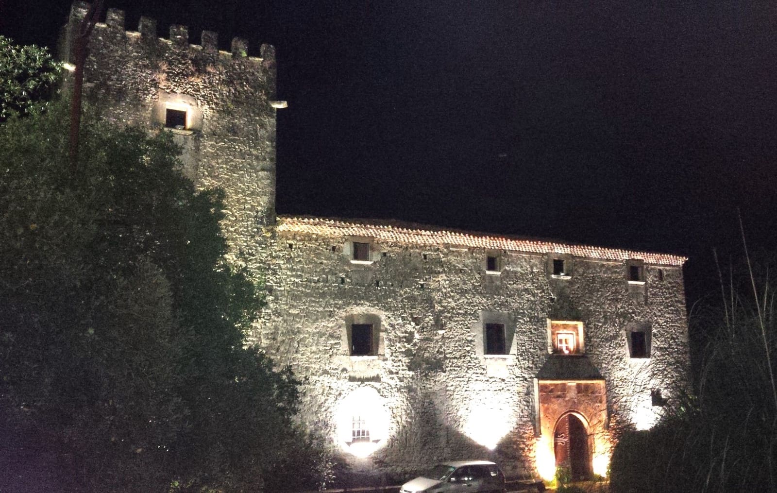 9 soveværelse Finca/Landehus til salg i Salas med garage - € 2.950.000 (Ref: 9061918)