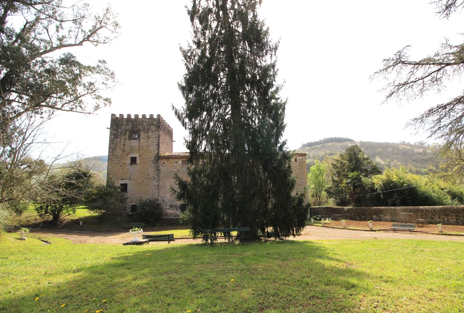 9 soveværelse Finca/Landehus til salg i Salas med garage - € 2.950.000 (Ref: 9061918)