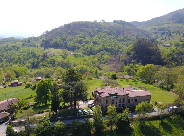 6 bedroom Finca/Country House for sale in Parres with garage - € 900,000 (Ref: 9104054)