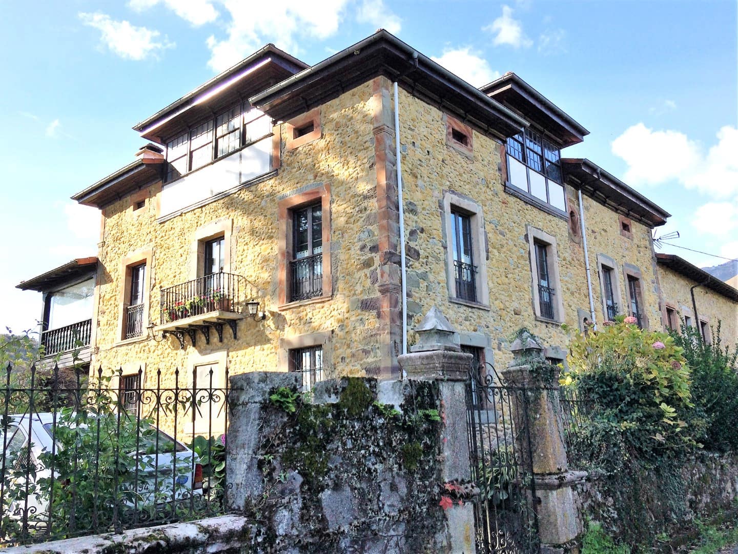 6 soveværelse Finca/Landehus til salg i Parres med garage - € 900.000 (Ref: 9104054)