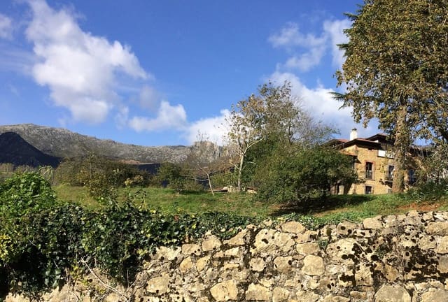 6 bedroom Finca/Country House for sale in Parres with garage - € 900,000 (Ref: 9104054)