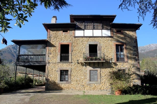 6 bedroom Finca/Country House for sale in Parres with garage - € 900,000 (Ref: 9104054)