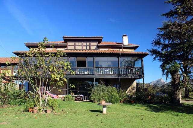 6 bedroom Finca/Country House for sale in Parres with garage - € 900,000 (Ref: 9104054)