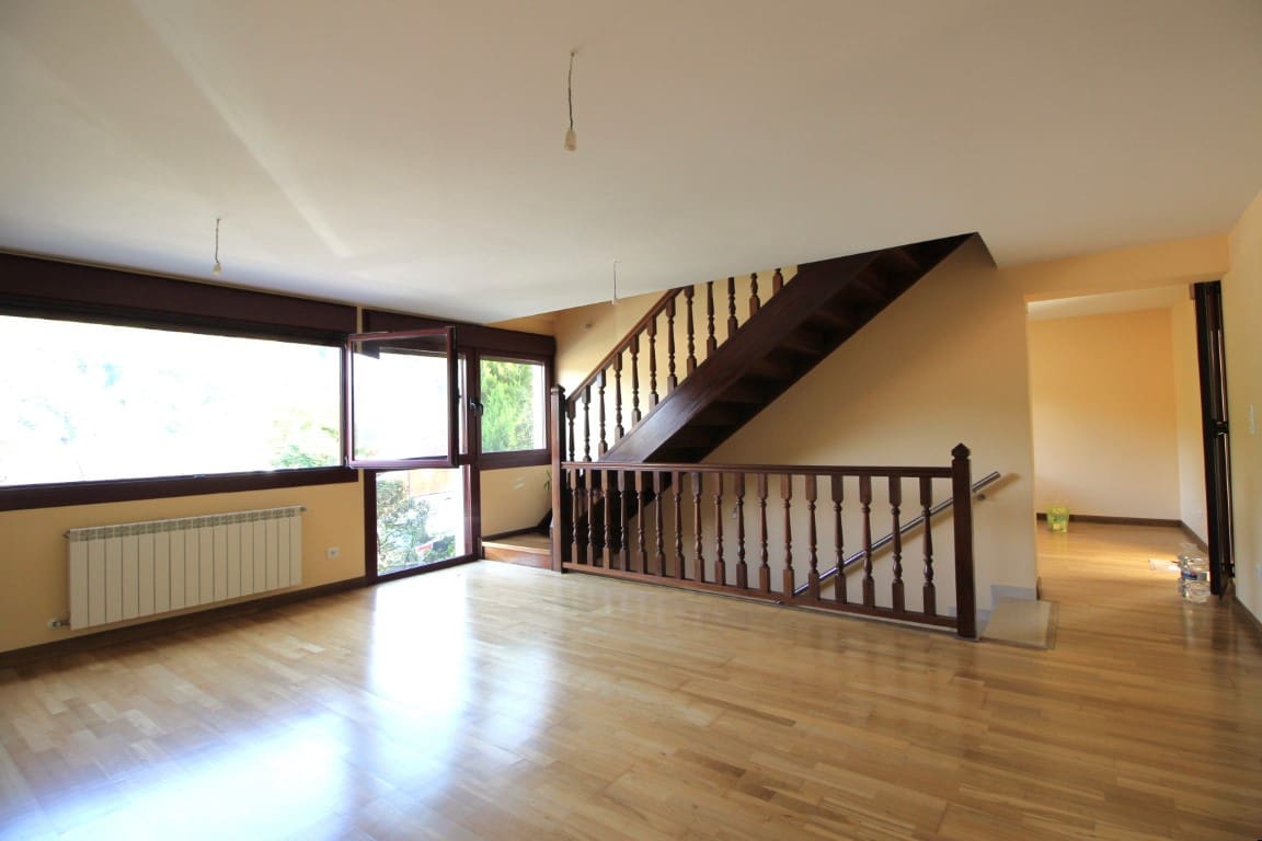 5 soveværelse Byhus til salg i Cangas de Onis med garage - € 430.000 (Ref: 9162927)