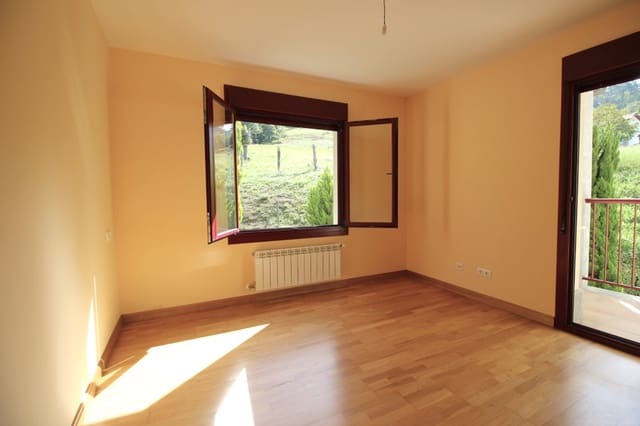 5 bedroom Townhouse for sale in Cangas de Onís with garage - € 430,000 (Ref: 9162927)