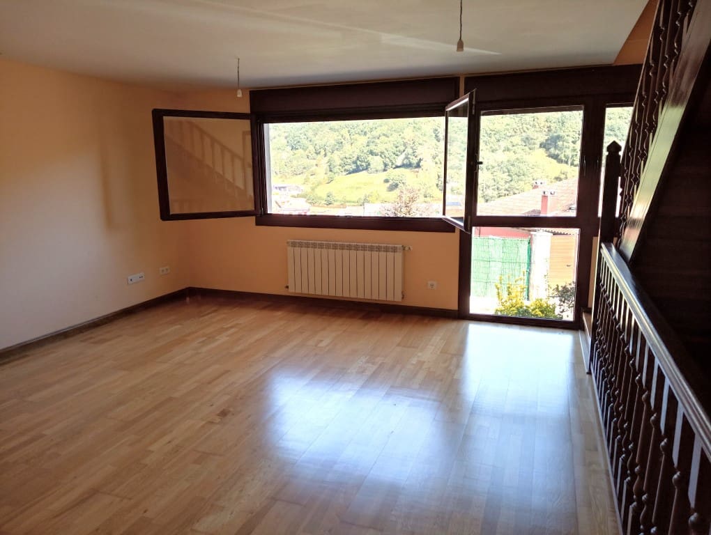 5 soveværelse Byhus til salg i Cangas de Onis med garage - € 430.000 (Ref: 9162927)