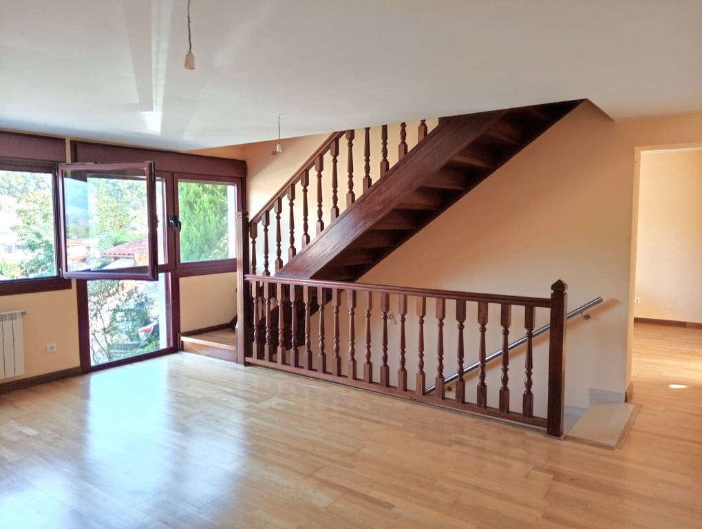 5 soveværelse Byhus til salg i Cangas de Onis med garage - € 430.000 (Ref: 9162927)