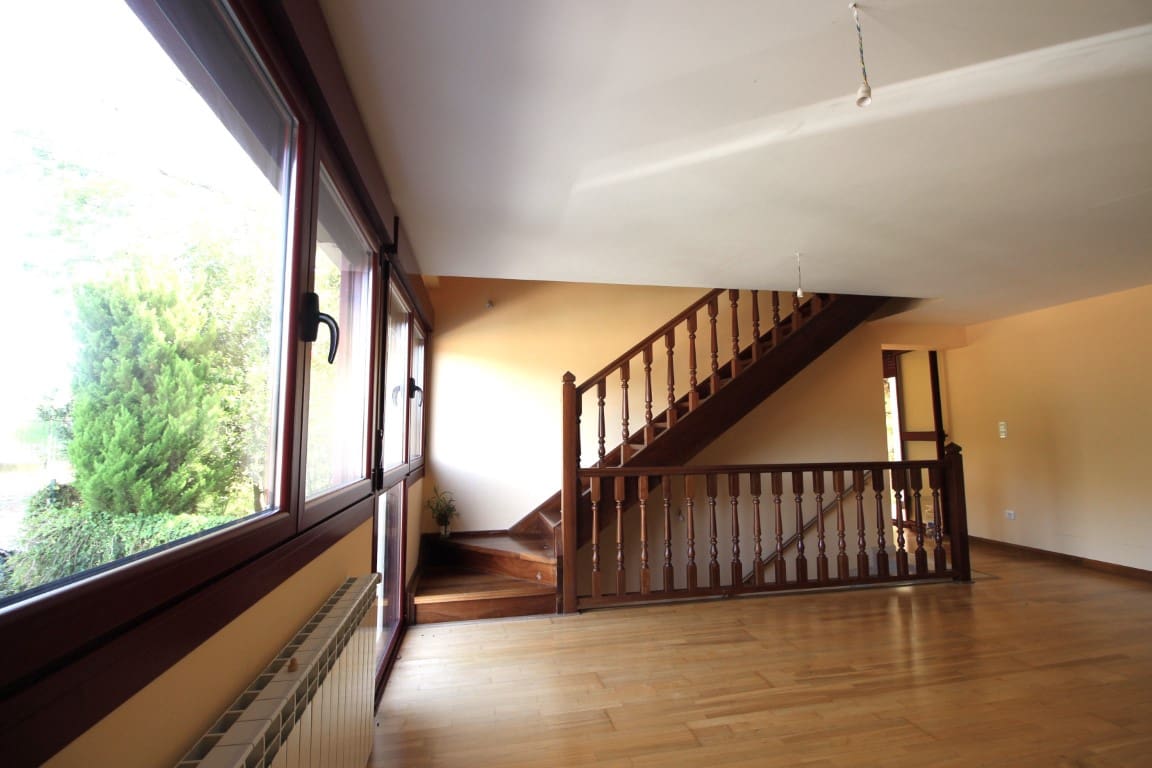 5 soveværelse Byhus til salg i Cangas de Onis med garage - € 430.000 (Ref: 9162927)