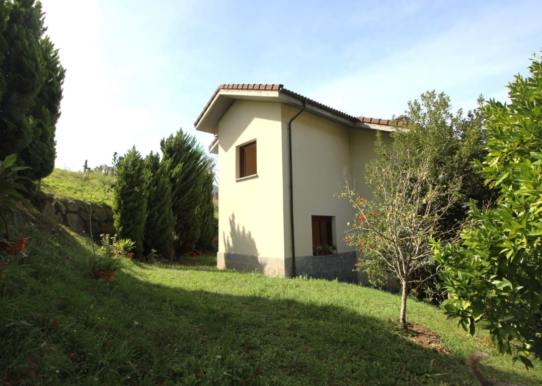 5 soveværelse Byhus til salg i Cangas de Onis med garage - € 430.000 (Ref: 9162927)