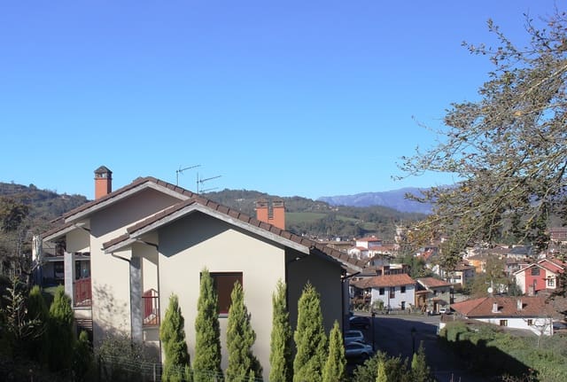 5 soveværelse Byhus til salg i Cangas de Onís med garage - € 430.000 (Ref: 9162927)