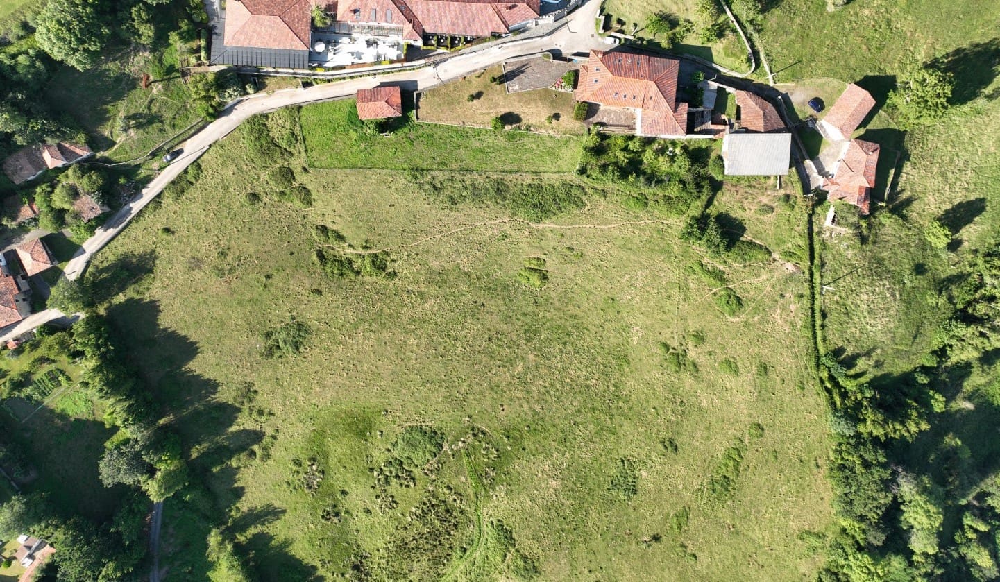 Mark till salu i Parres - 1 500 000 € (Ref: 9293861)