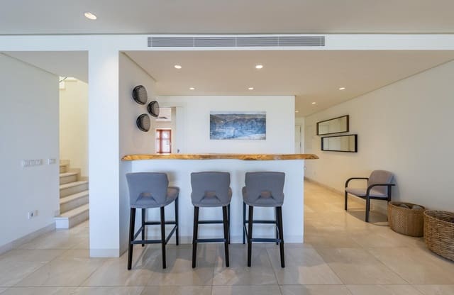 3 slaapkamer Penthouse te koop in Lomas De Marbella, Marbella met zwembad garage - € 6.750.000 (Ref: 9610290)