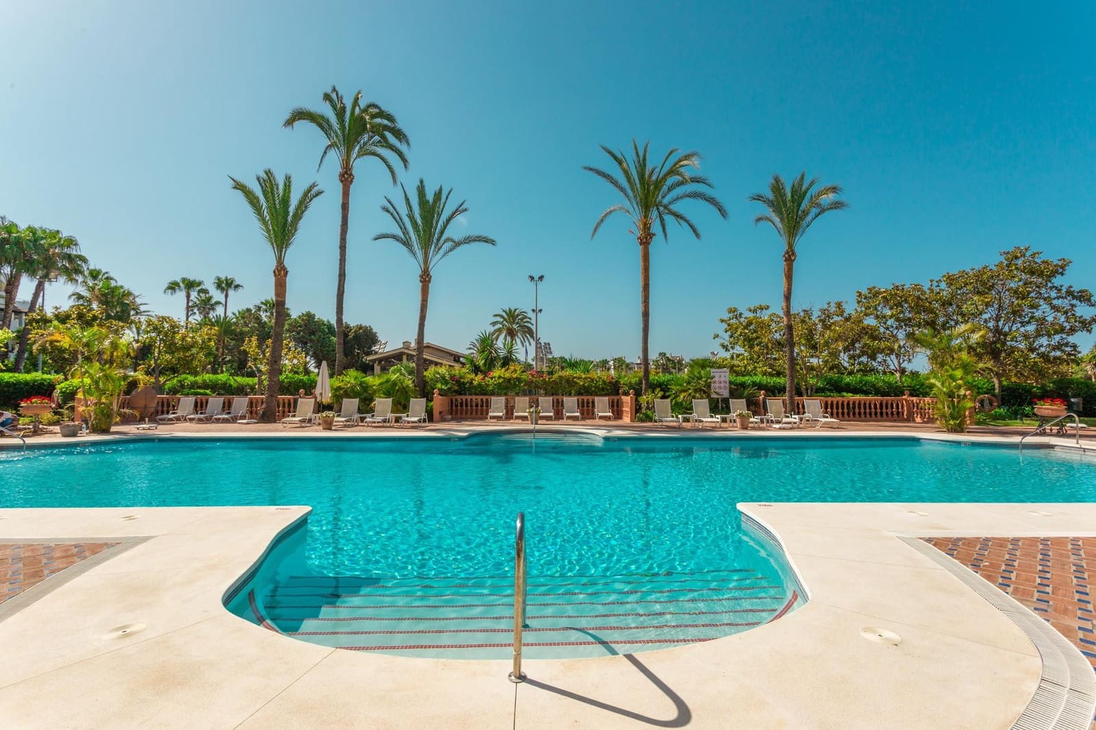 Ático de 3 habitaciones en Marbella en venta con piscina garaje - 6.750.000 € (Ref: 9610290)