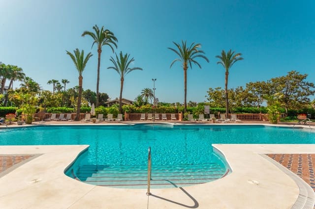 3 slaapkamer Penthouse te koop in Lomas De Marbella, Marbella met zwembad garage - € 6.750.000 (Ref: 9610290)