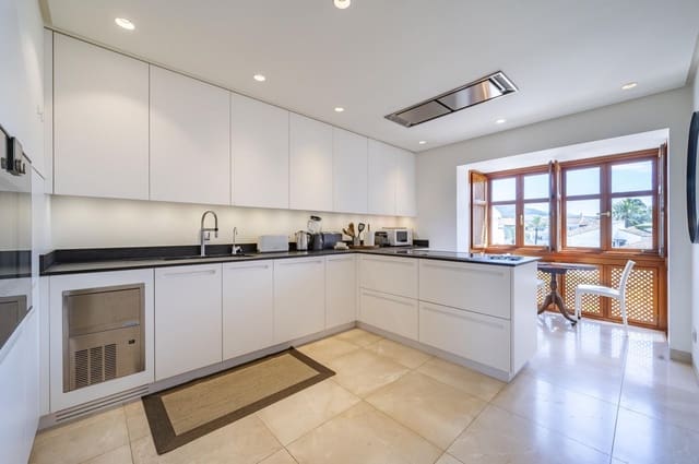 3 slaapkamer Penthouse te koop in Lomas De Marbella, Marbella met zwembad garage - € 6.750.000 (Ref: 9610290)