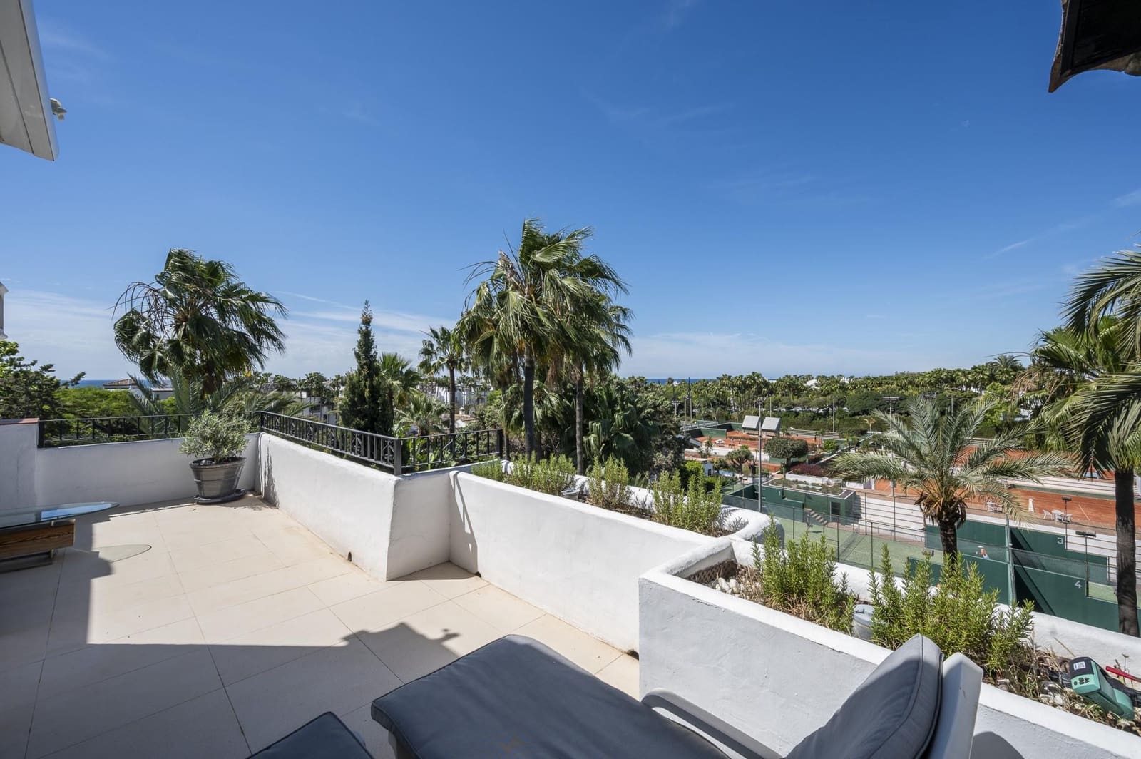 Ático de 3 habitaciones en Marbella en venta con piscina garaje - 6.750.000 € (Ref: 9610290)