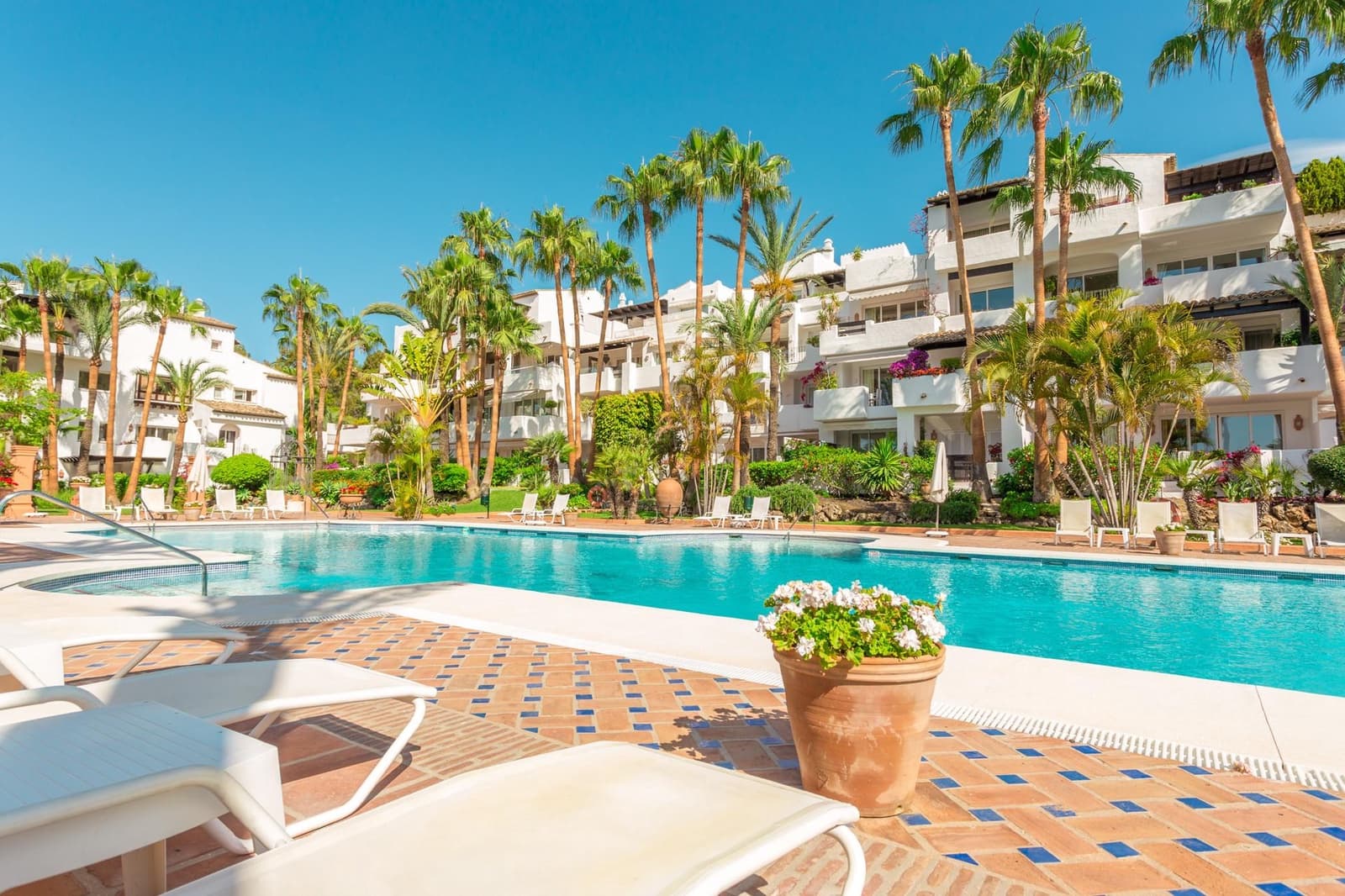 Ático de 3 habitaciones en Marbella en venta con piscina garaje - 6.750.000 € (Ref: 9610290)