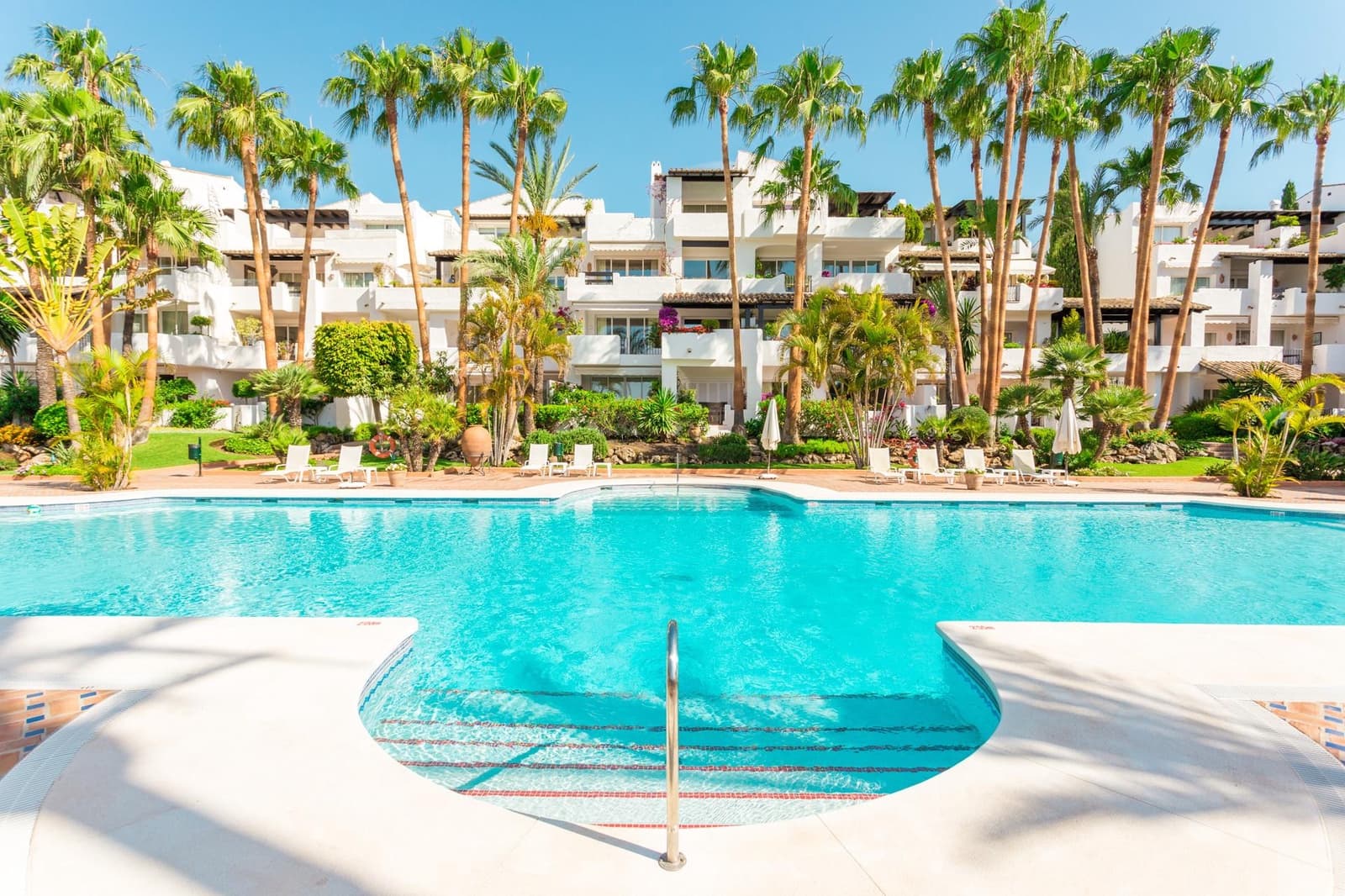 Ático de 3 habitaciones en Marbella en venta con piscina garaje - 6.750.000 € (Ref: 9610290)