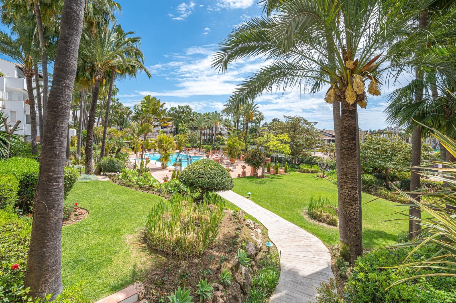 Ático de 3 habitaciones en Marbella en venta con piscina garaje - 6.750.000 € (Ref: 9610290)