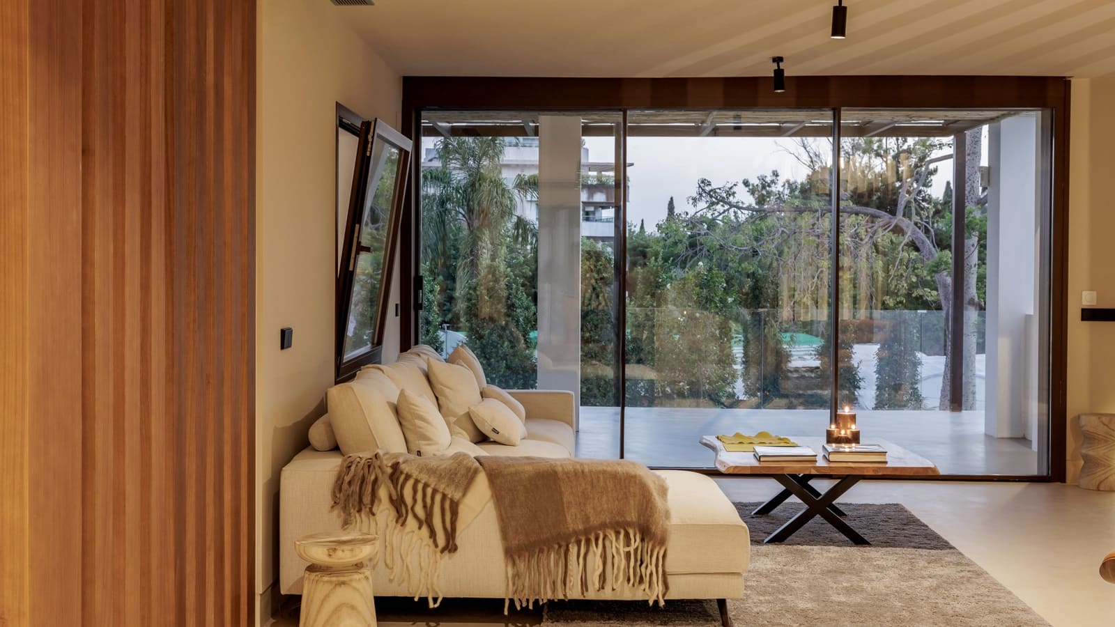 5 bedroom Villa for sale in Marbella with pool garage - € 4,995,000 (Ref: 9614475)