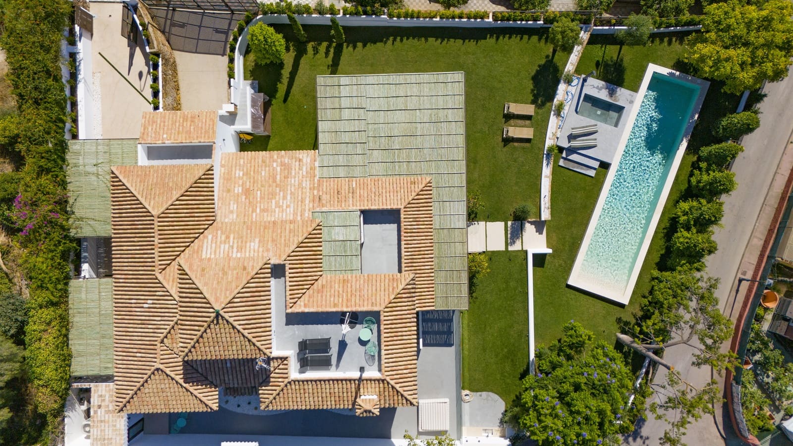 5 bedroom Villa for sale in Marbella with pool garage - € 4,995,000 (Ref: 9614475)