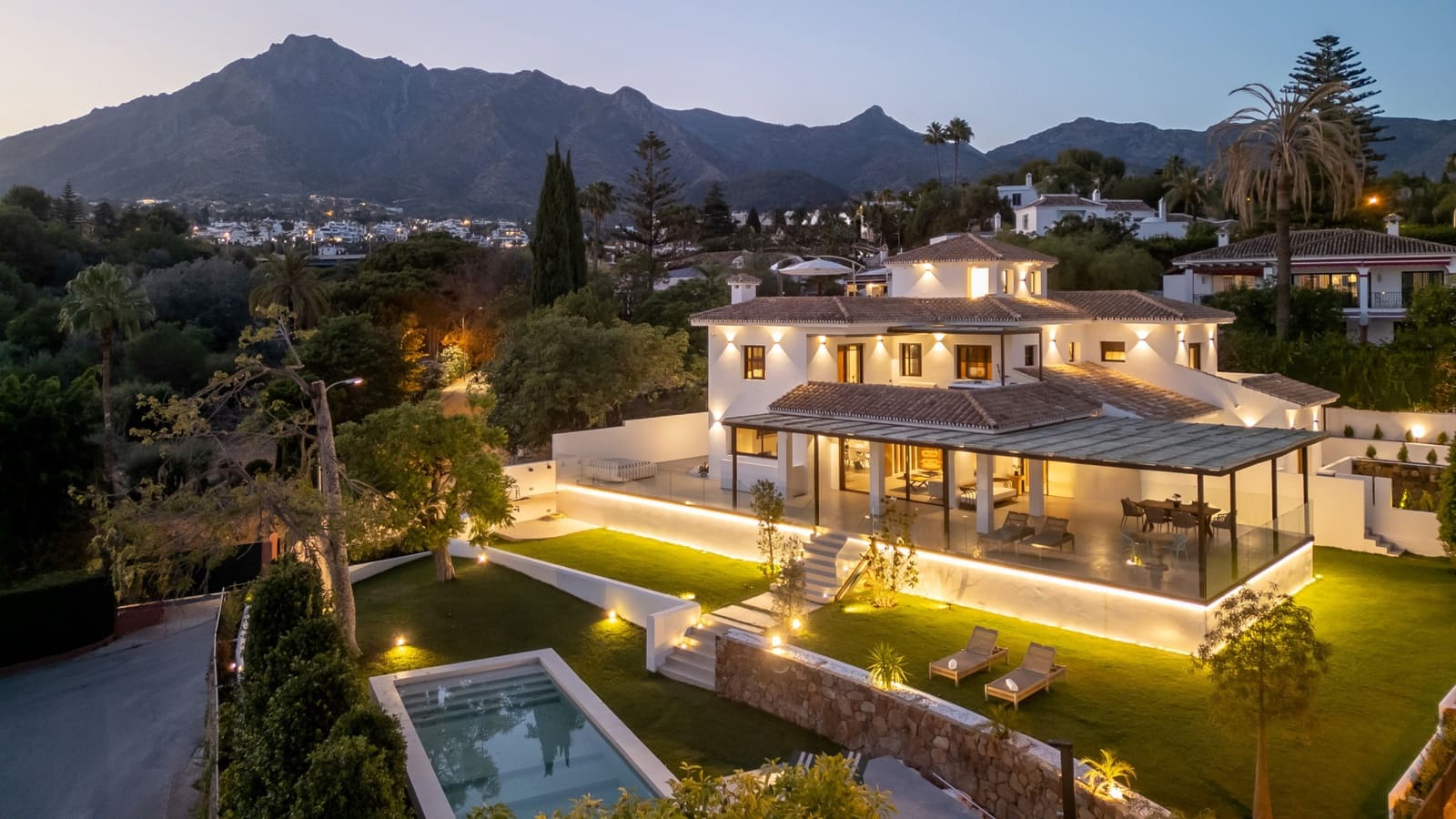 5 bedroom Villa for sale in Marbella with pool garage - € 4,995,000 (Ref: 9614475)
