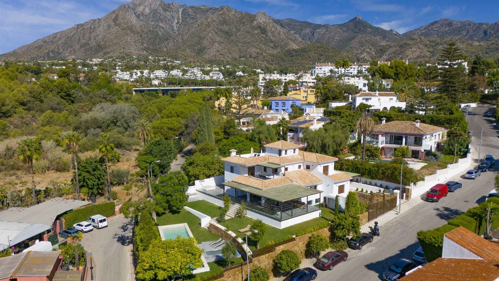 5 bedroom Villa for sale in Marbella with pool garage - € 4,995,000 (Ref: 9614475)