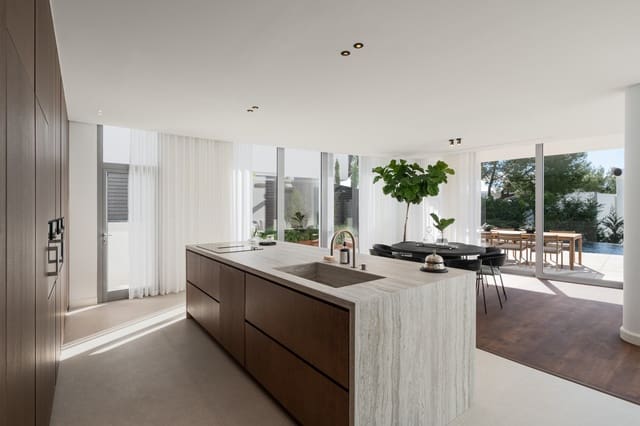 4 soveværelse Semi-Rækkehus til salg i Sierra Blanca, Marbella med swimmingpool garage - € 3.950.000 (Ref: 9614476)