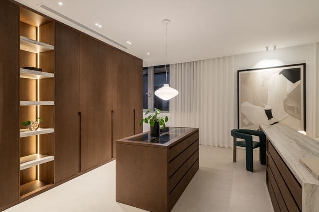 4 soveværelse Semi-Rækkehus til salg i Sierra Blanca, Marbella med swimmingpool garage - € 3.950.000 (Ref: 9614476)