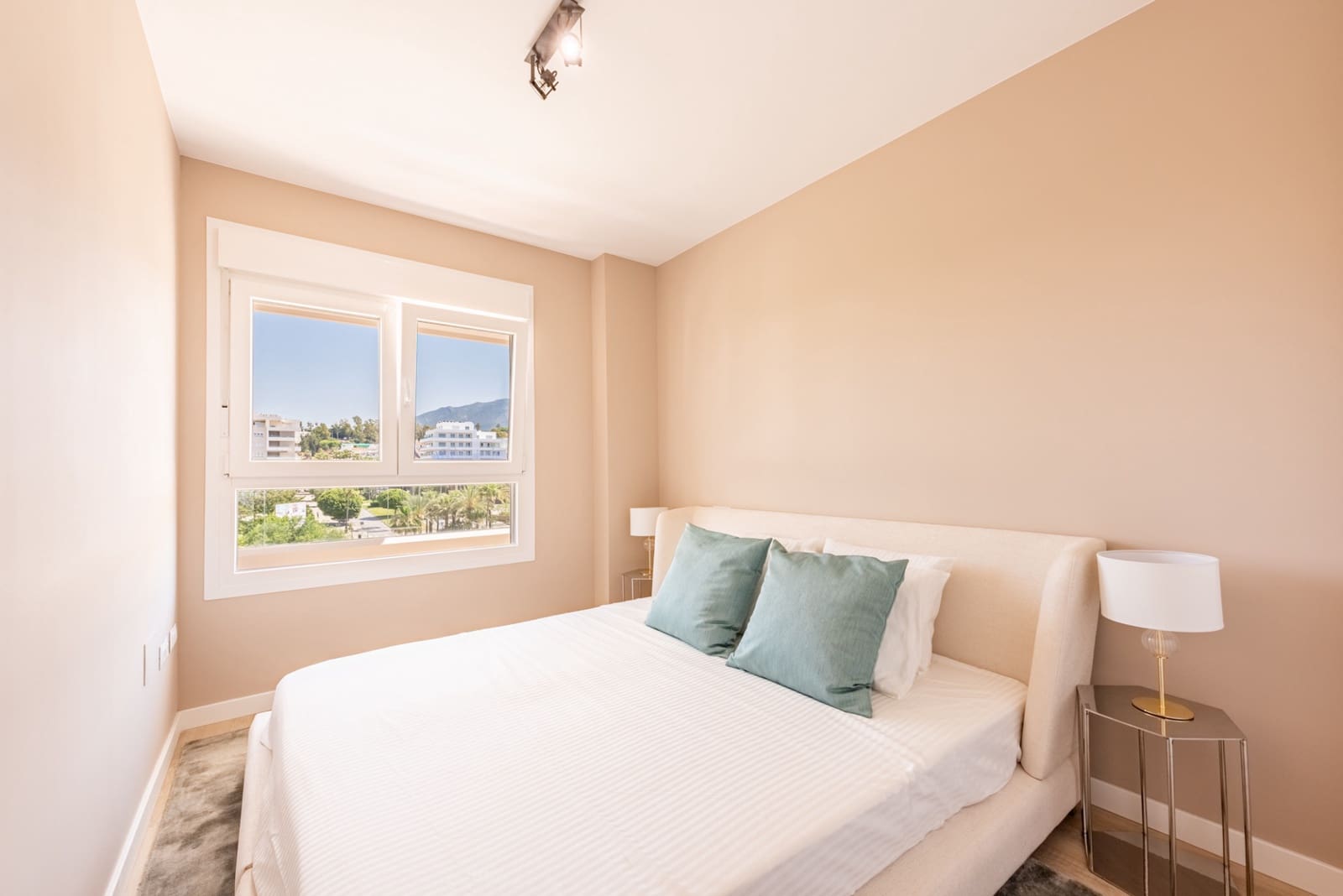 3 soverom Leilighet til salgs i Nueva Andalucia med svømmebasseng garasje - € 559 000 (Ref: 9614478)