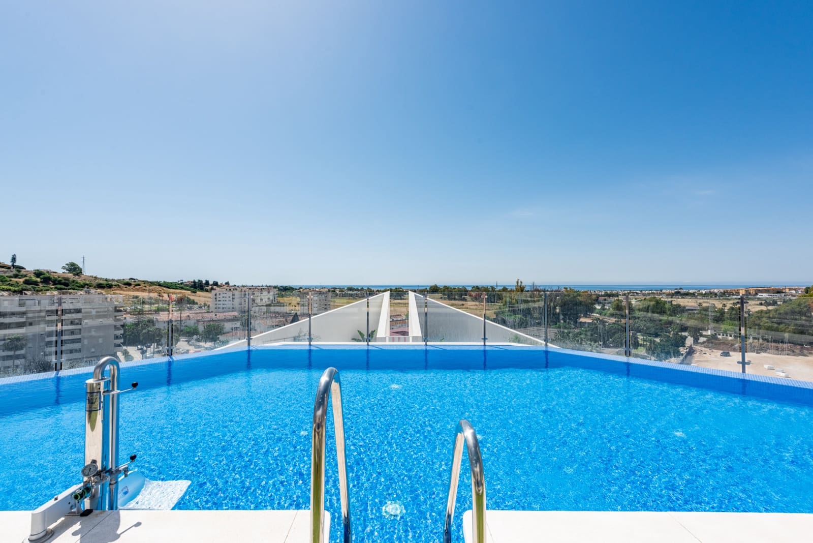 3 bedroom Apartment for sale in Nueva Andalucia with pool garage - € 559,000 (Ref: 9614478)