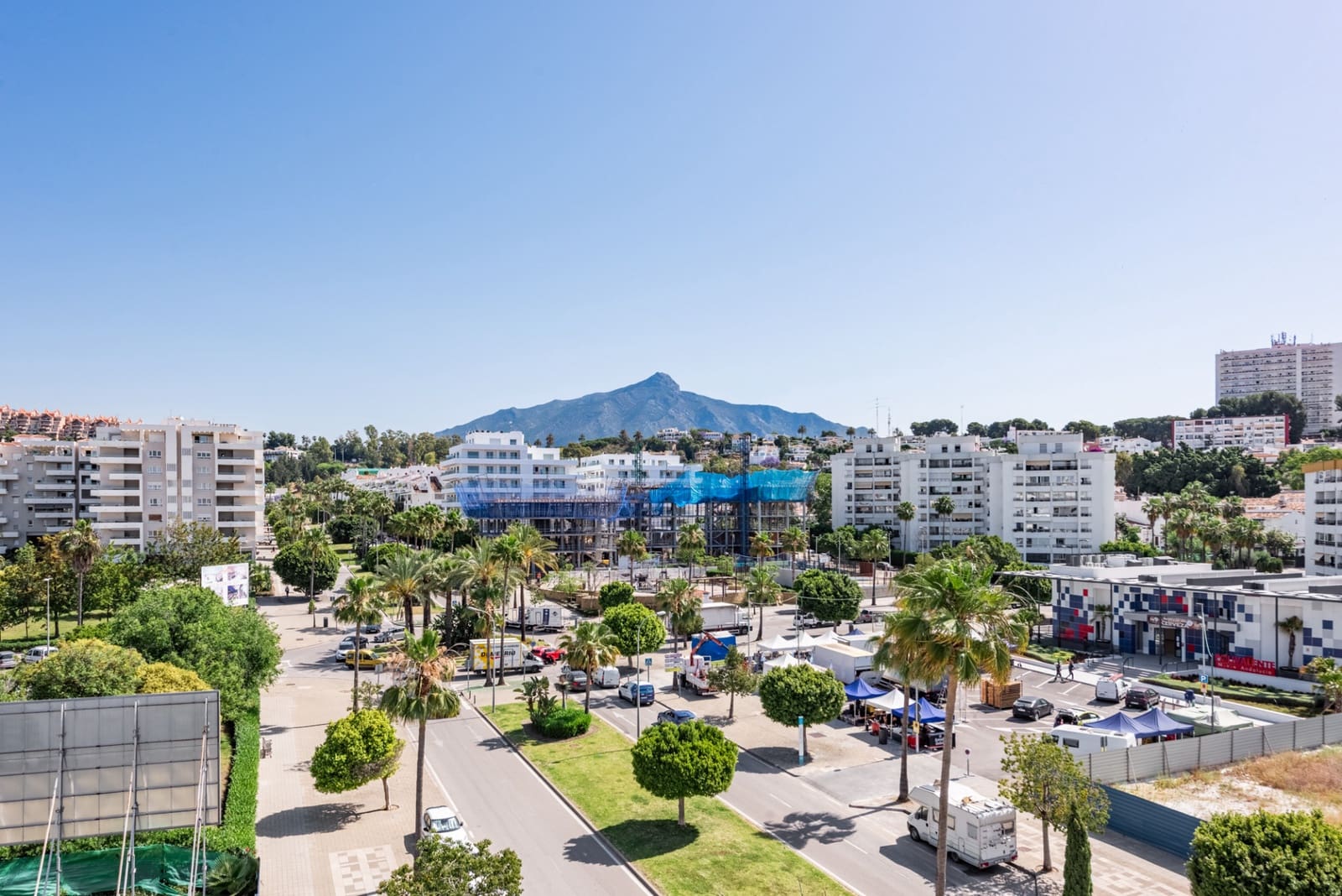 3 bedroom Apartment for sale in Nueva Andalucia with pool garage - € 559,000 (Ref: 9614478)