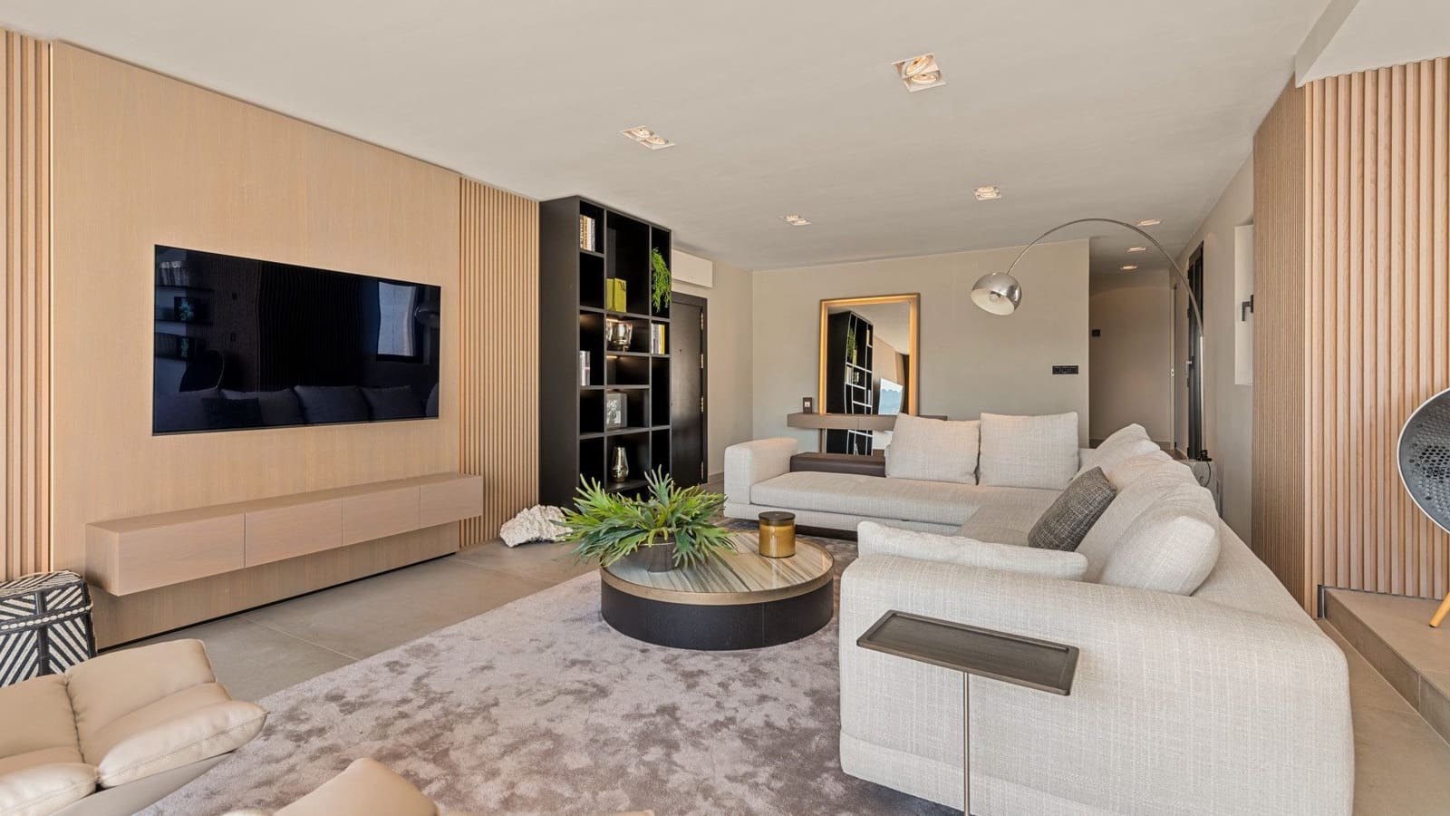 2 bedroom Apartment for sale in Marbella with garage - € 1,690,000 (Ref: 9614479)