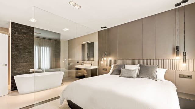 2 sypialnia Apartament na sprzedaż w Puerto Banus, Marbella z garażem - 1 690 000 € (Ref: 9614479)